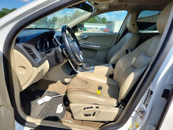 2015 VOLVO XC60 Premier+ (non R design)