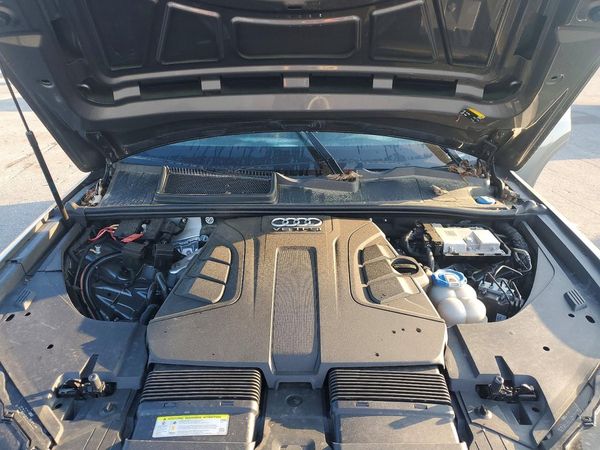 2017 AUDI Q7 quattro Premium Plus — Engine bay