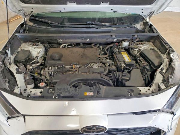 2021 TOYOTA RAV4 XLE — Engine bay