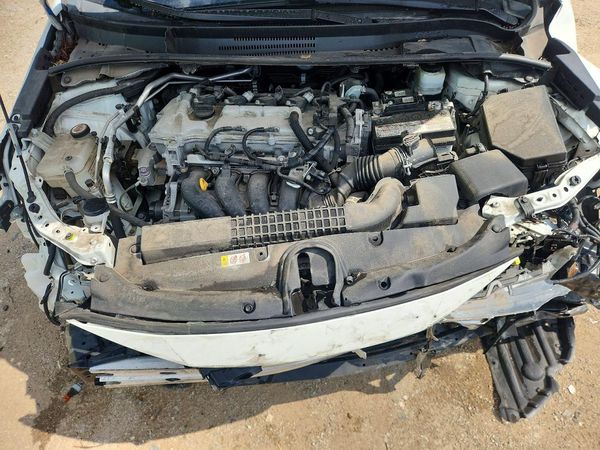 2021 TOYOTA COROLLA LE — Engine bay