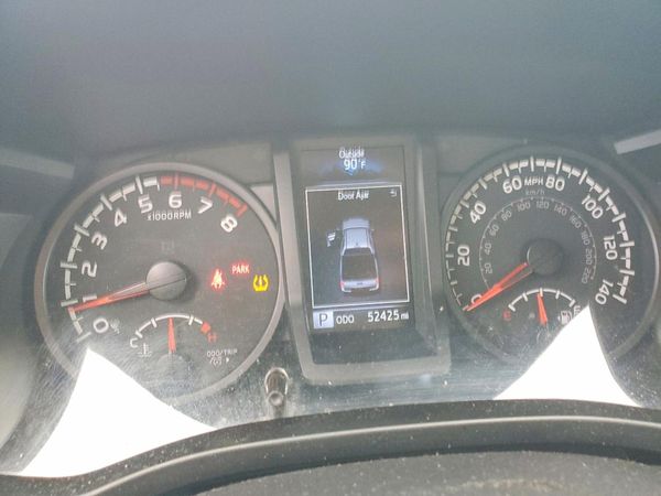 2022 TOYOTA TACOMA SR5