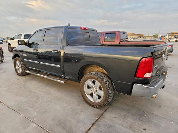 2016 RAM 1500 SLT