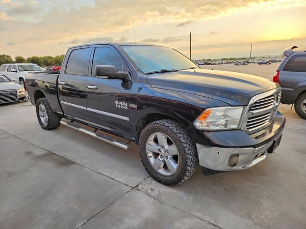 2016 RAM 1500 SLT