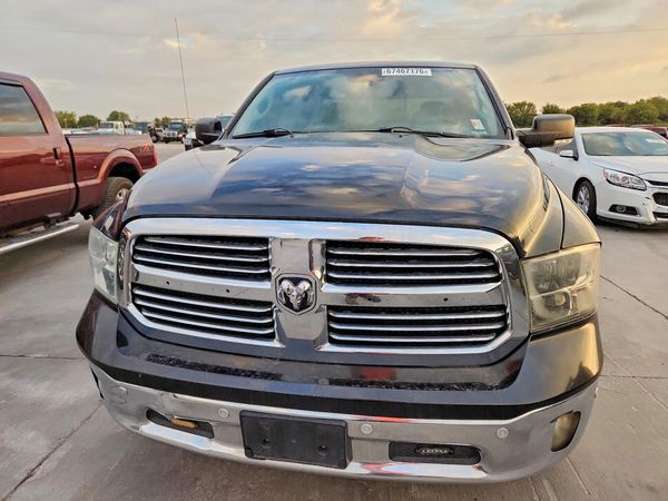 2016 RAM 1500 SLT
