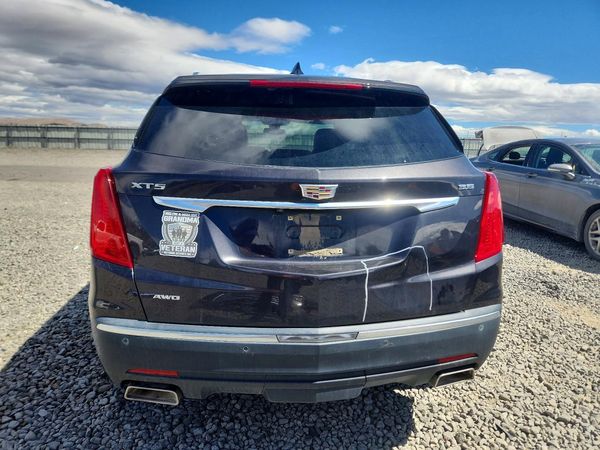 2017 CADILLAC XT5