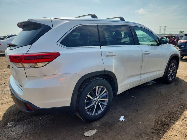 2017 TOYOTA HIGHLANDER