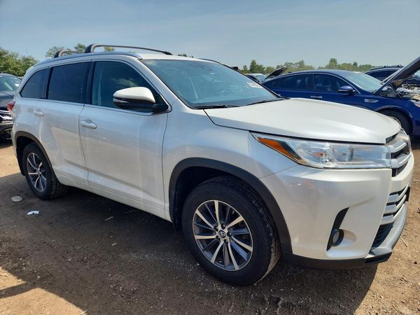 2017 TOYOTA HIGHLANDER