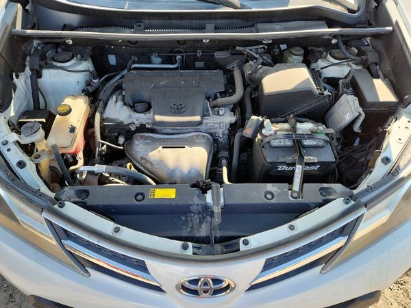 2015 TOYOTA RAV4 Limited (G Grade) — Engine bay