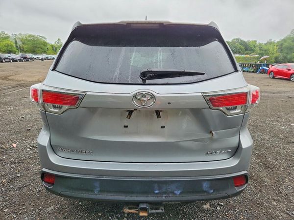 2016 TOYOTA HIGHLANDER