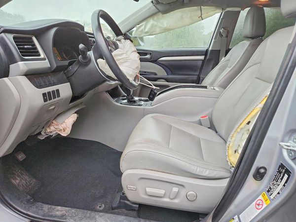 2016 TOYOTA HIGHLANDER