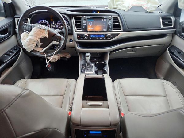 2016 TOYOTA HIGHLANDER