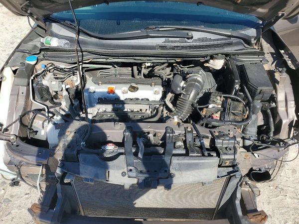 2014 HONDA CRV LX — Engine bay