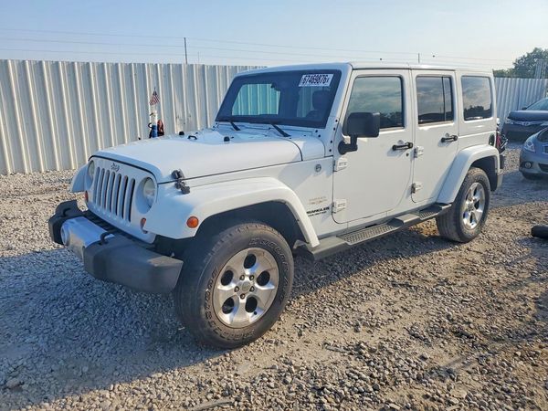 2013 JEEP WRANGLER Sahara — Front 3/4