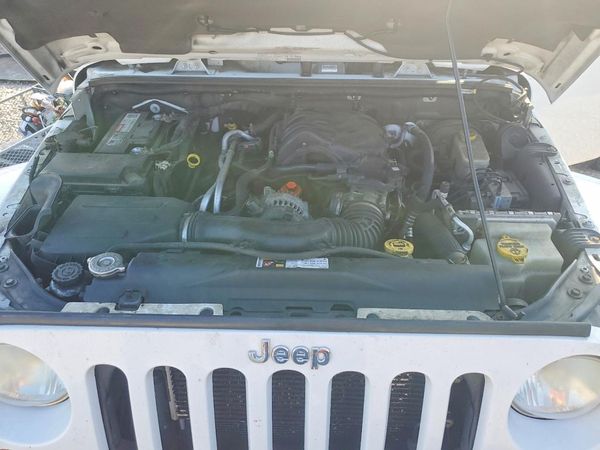 2013 JEEP WRANGLER Sahara — Engine bay