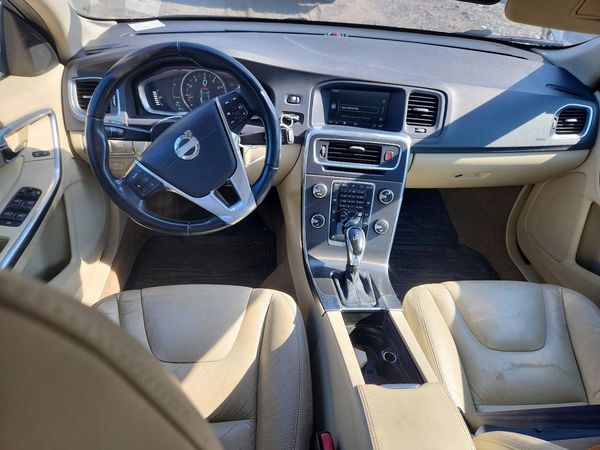 2014 VOLVO S60