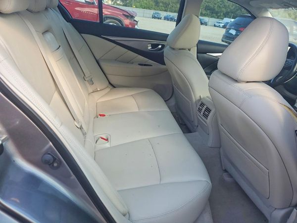 2015 INFINITI Q50