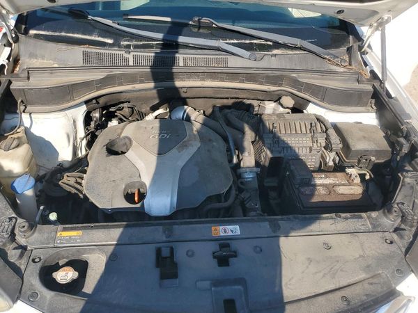 2014 HYUNDAI SANTA FE GLS — Engine bay