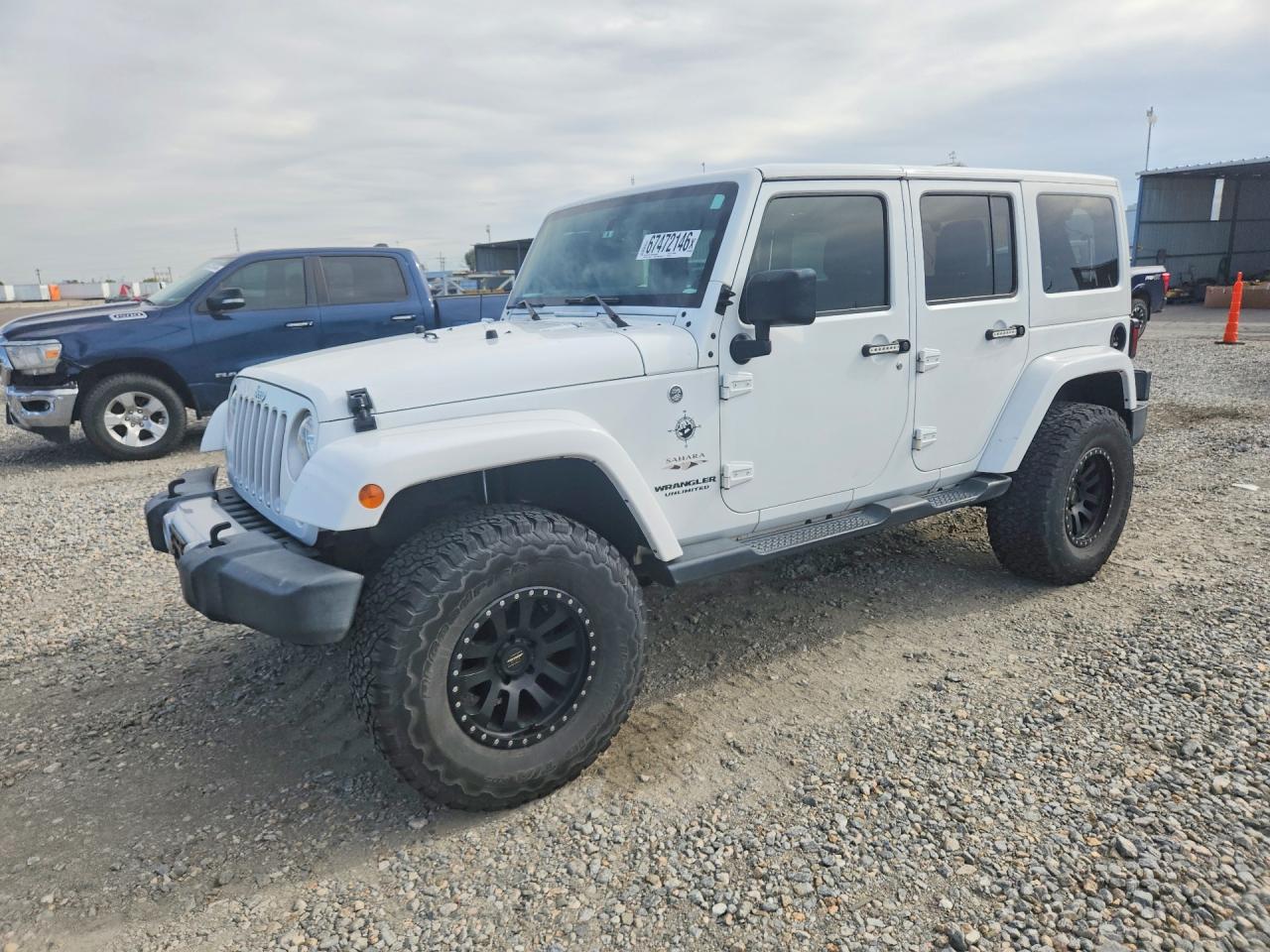 2017 JEEP WRANGLER UNLIMITED Unlimited Sahara — Front 3/4