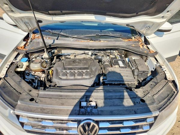 2021 VOLKSWAGEN TIGUAN S — Engine bay
