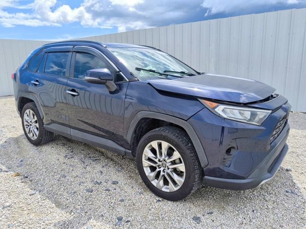 2019 TOYOTA RAV4 Limited — Passenger 3/4
