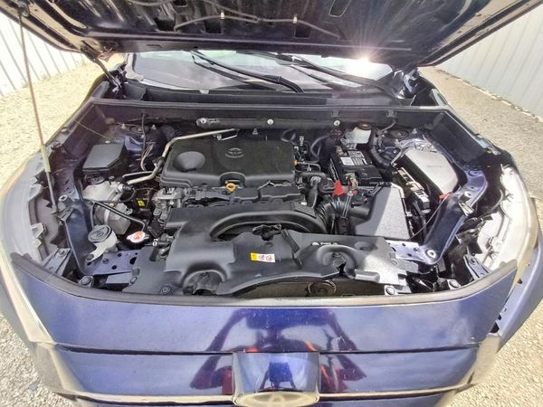 2019 TOYOTA RAV4 Limited — Engine bay