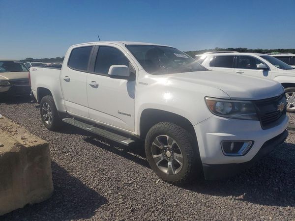 2017 CHEVROLET COLORADO Z71 — Passenger 3/4