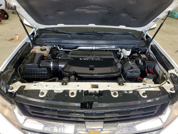 2020 CHEVROLET COLORADO LT — Engine bay