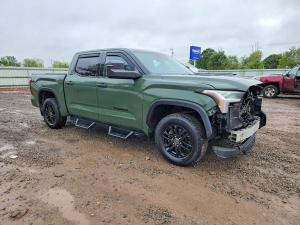 2022 TOYOTA TUNDRA SR5