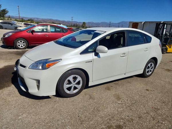 2015 TOYOTA PRIUS — DSFA — Front 3/4
