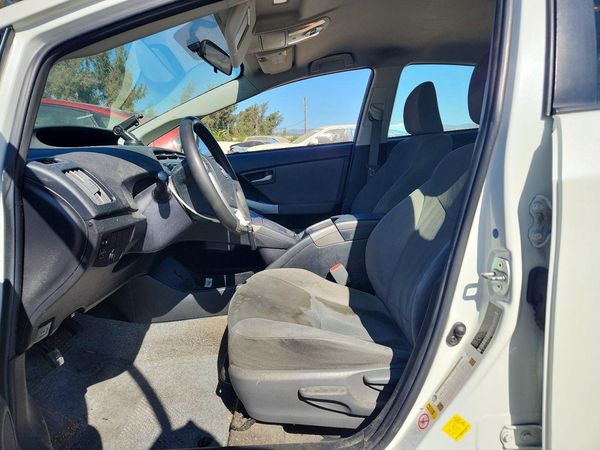 2015 TOYOTA PRIUS — DENT