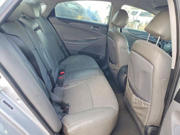 2012 HYUNDAI SONATA Middle level