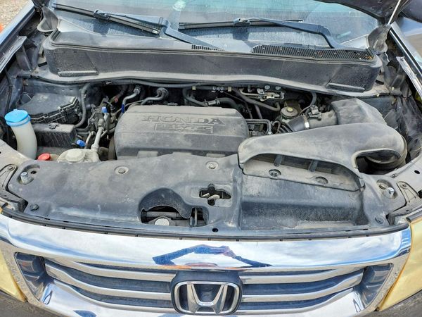 2012 HONDA PILOT TOURING — Engine bay