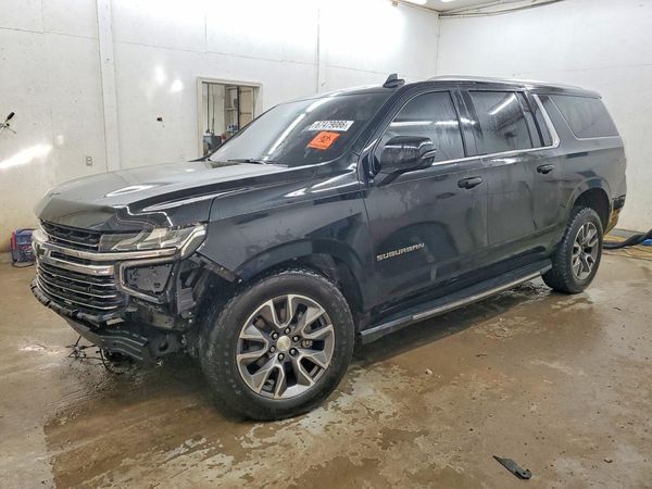 2022 CHEVROLET SUBURBAN LT — Front 3/4