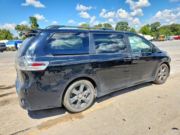 2015 TOYOTA SIENNA