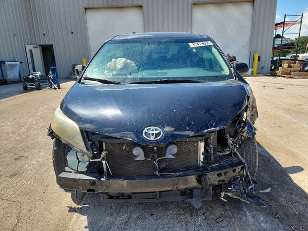 2015 TOYOTA SIENNA