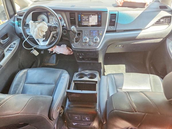2015 TOYOTA SIENNA