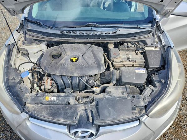 2014 HYUNDAI ELANTRA GLS (Middle)