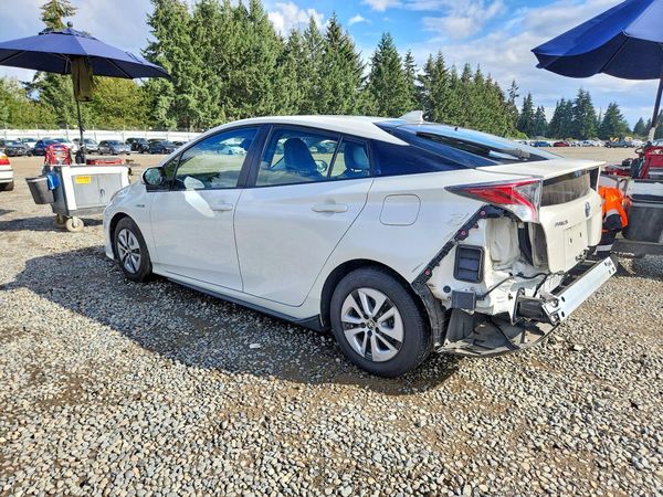 2016 TOYOTA PRIUS