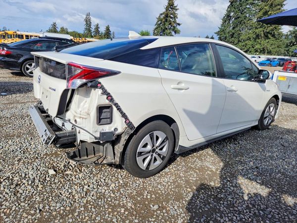 2016 TOYOTA PRIUS