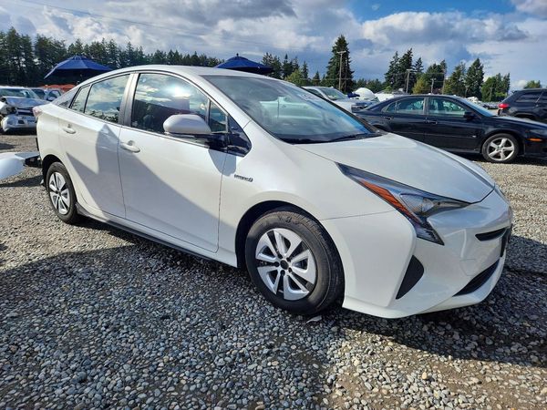 2016 TOYOTA PRIUS