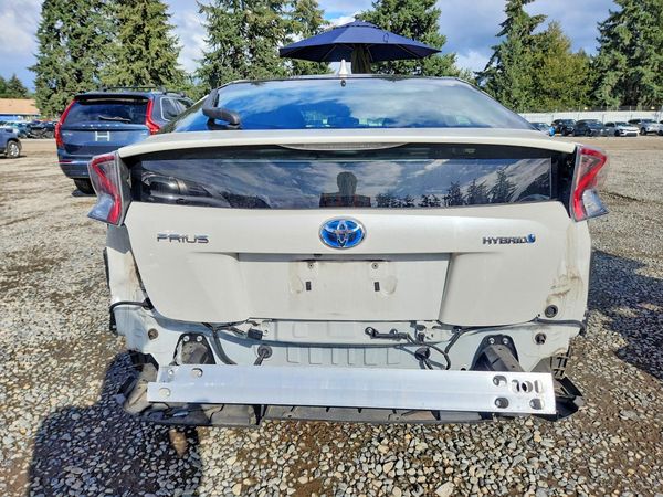 2016 TOYOTA PRIUS