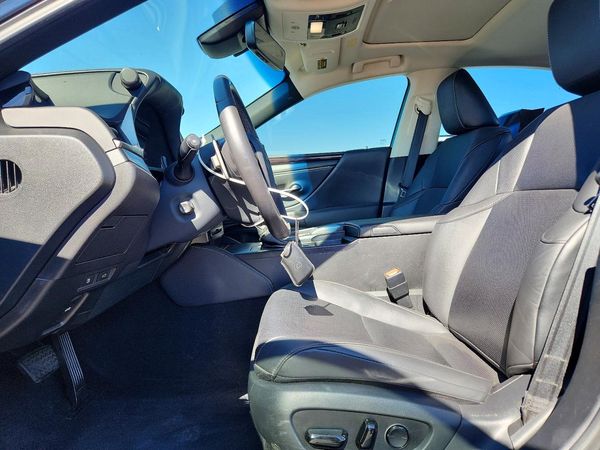 2020 LEXUS ES