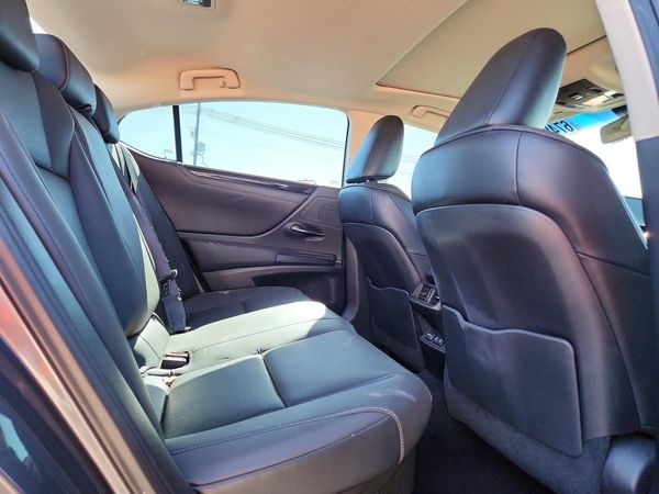 2020 LEXUS ES