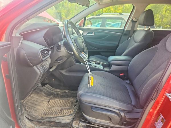 2019 HYUNDAI SANTA FE SE — DENT
