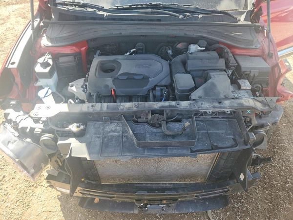 2019 HYUNDAI SANTA FE SE — Engine bay