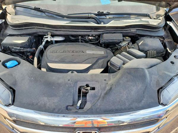 2016 HONDA PILOT EXL-R — Engine bay