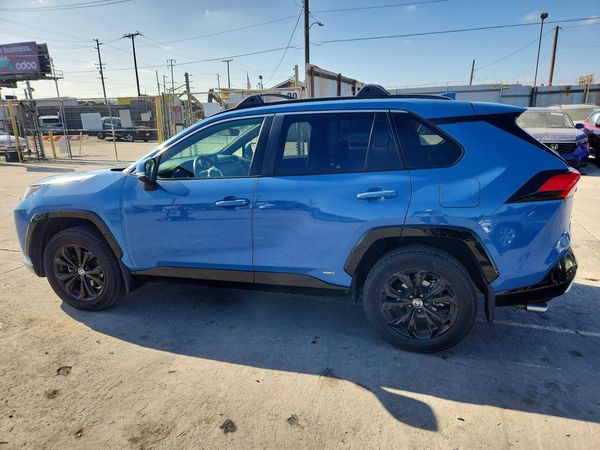 2022 TOYOTA RAV4 SE
