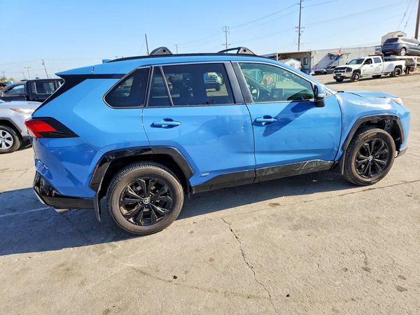 2022 TOYOTA RAV4 SE