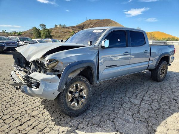 2019 TOYOTA TACOMA SR5 — Front 3/4