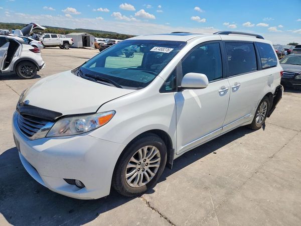 2017 TOYOTA SIENNA